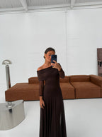Dress with Long Sleeve in Brown