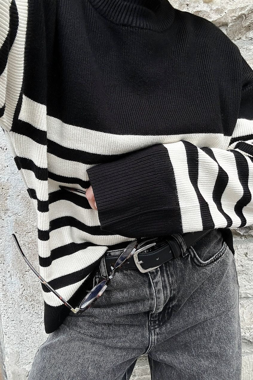Round Neck Striped Knitted Sweater